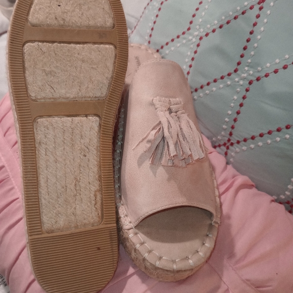 Seven dials 8 1/2 woman's sandals . - Picture 3 of 4